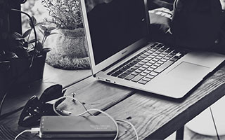 欧冠失利又丢榜首，巴萨能否走出困境？